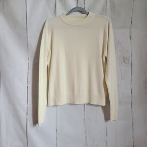 Sag harbor cream vintage crewneck sweater acrylic